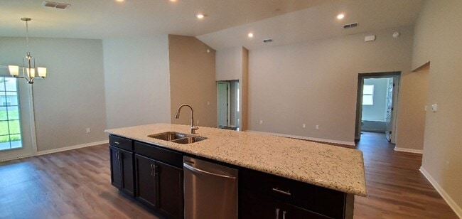 Photo - Beautiful 4-Bedroom, 2-Bathroom in Lakeland