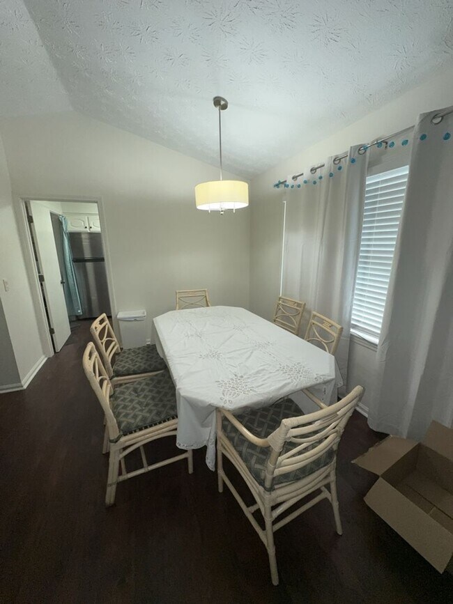 Photo - r1423a Unit B