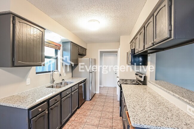 Photo - 6019 Coachgate Dr