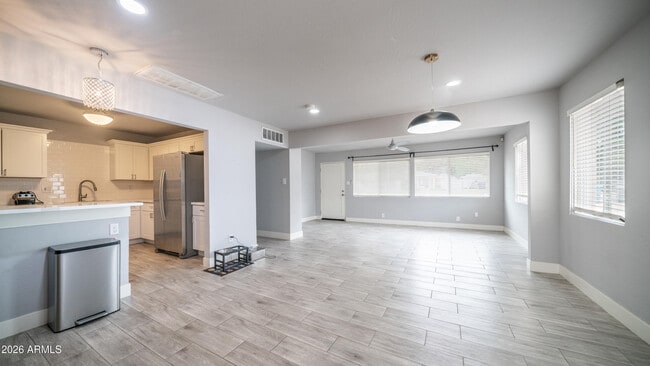 Photo - 717 E Palmaire Ave