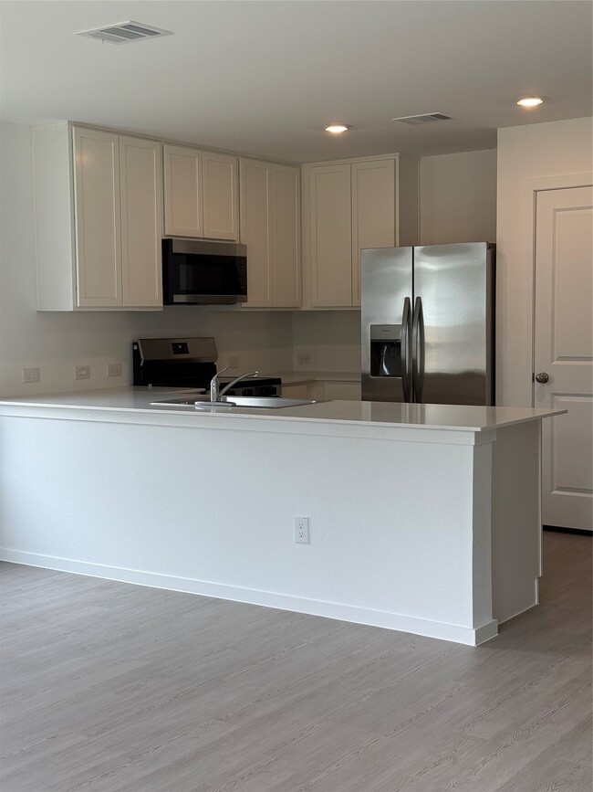 Photo - 335 Parkin Ct