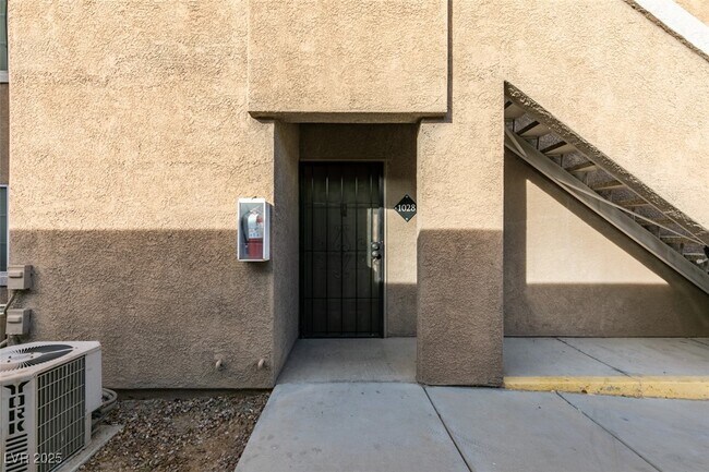 Building Photo - 5525 W Flamingo Rd Unit 1028