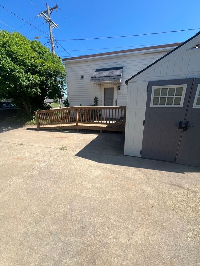 305 E Maple St Unidad A/2