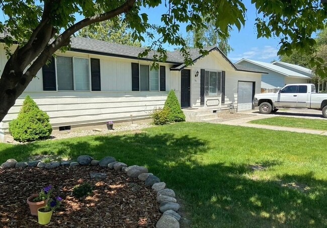 Photo - Beautiful 3 bedroom 1 bath home for rent in Sugar City!