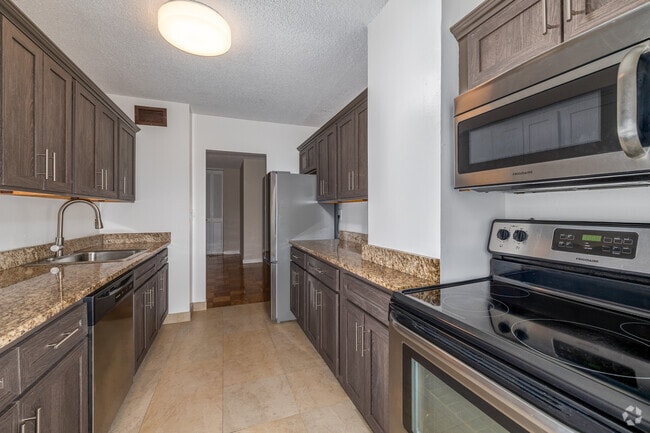 2BR, 2BA - 1,537SF - Kitchen
