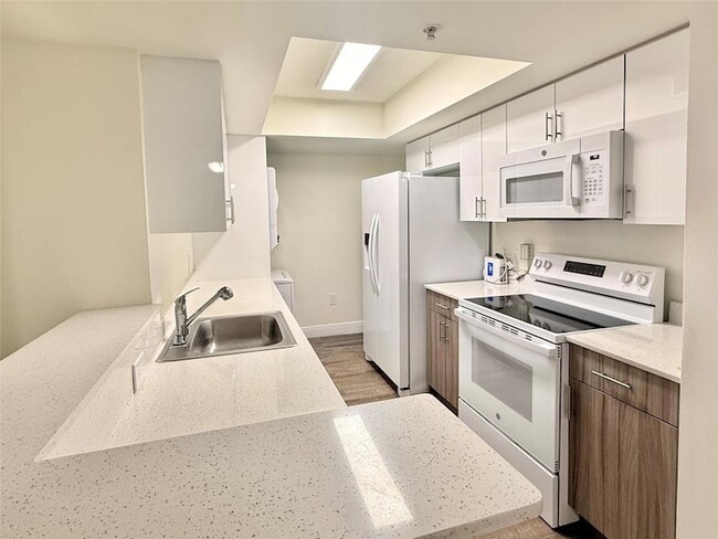 Building Photo - 18335 NW 68th Ave Unit 255-323
