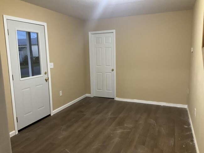Photo - 141 Lotze St