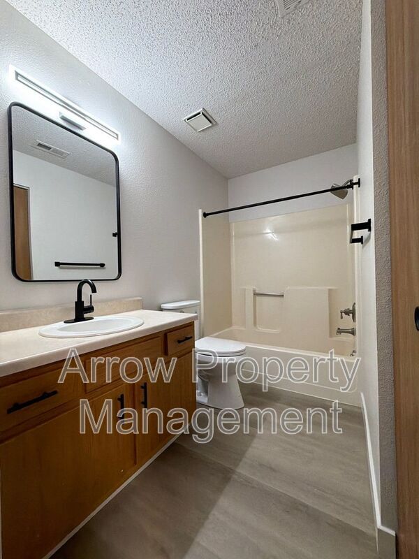 Photo - 2330 N 44th St Unidad 8