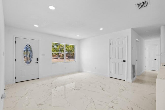 Photo - 6001 Tampa Shores Blvd