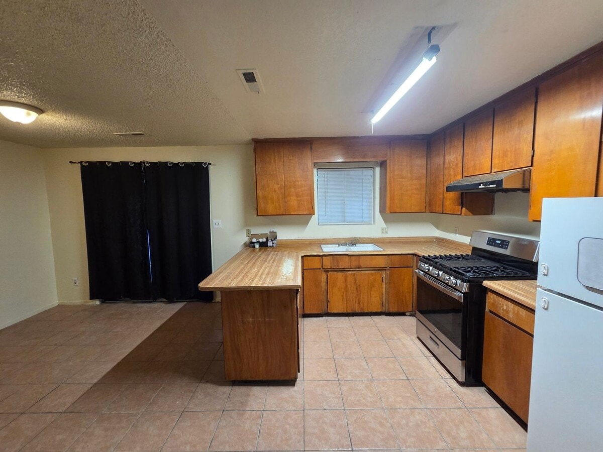 Photo - Charming 3 bedrooms 2 baths