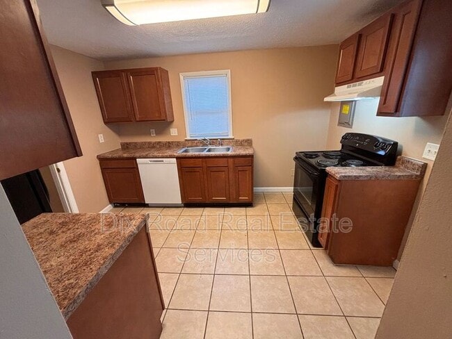 Photo - 1788 See Ave