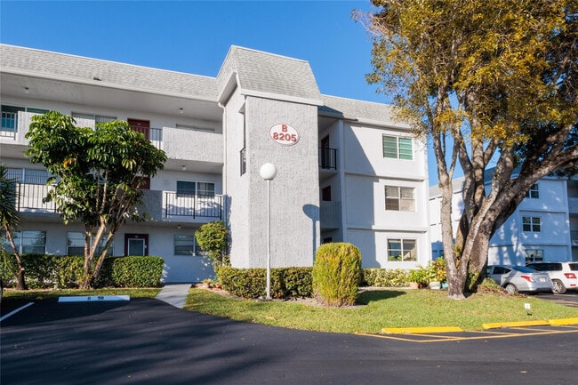 Building Photo - 8205 NW 61st St Unit B218