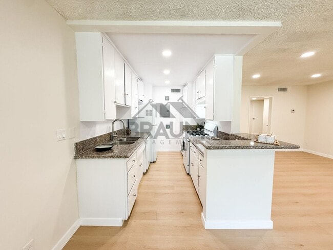 Photo - 6041 Whitsett Ave Unidad 103