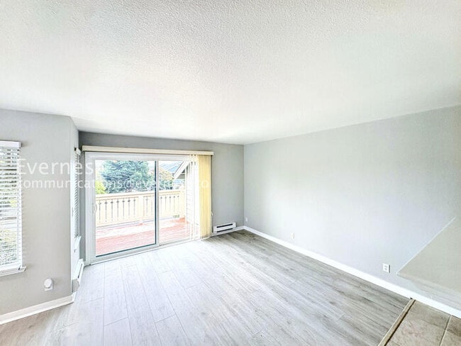 Photo - 12 Lakeshore Ct