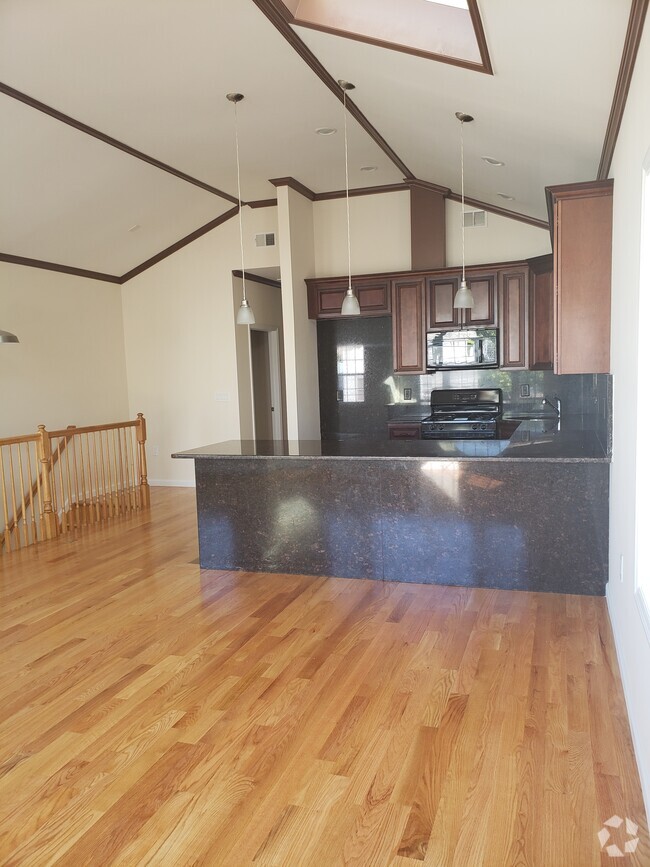 Building Photo - 213 Pearsall Ave Unit 2 Rental