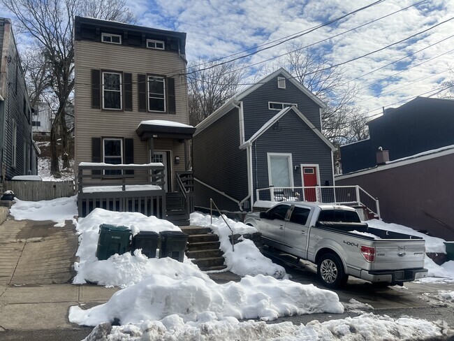 Building Photo - 2208 Ravine St Rental