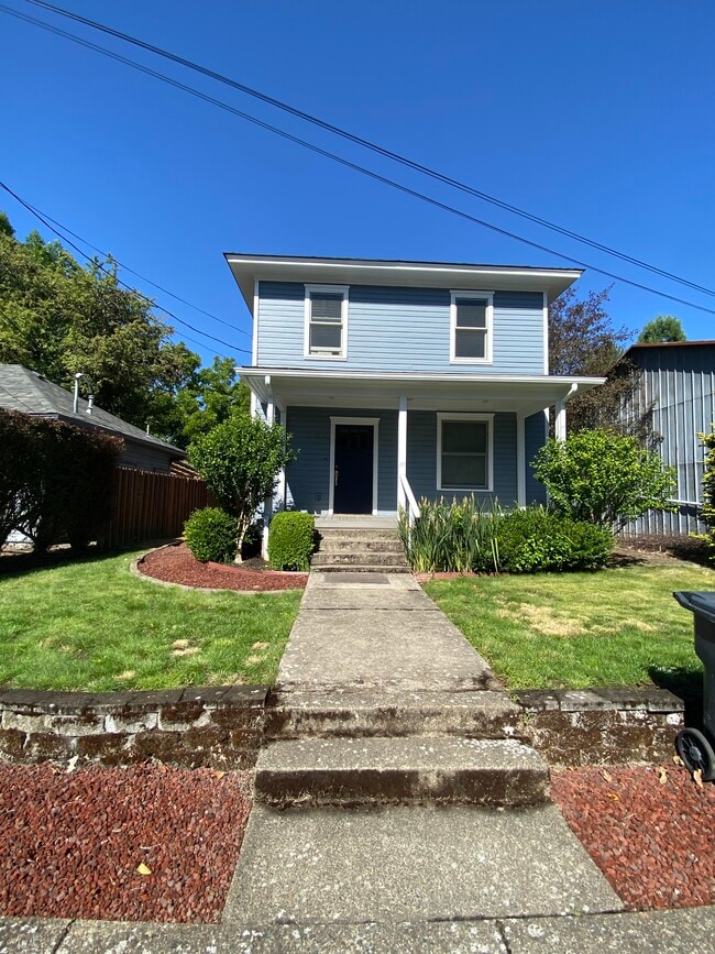 Building Photo - 724 SW 10th St