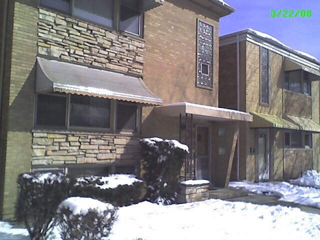 Building Photo - 5869 N Nagle Ave Unit Garden