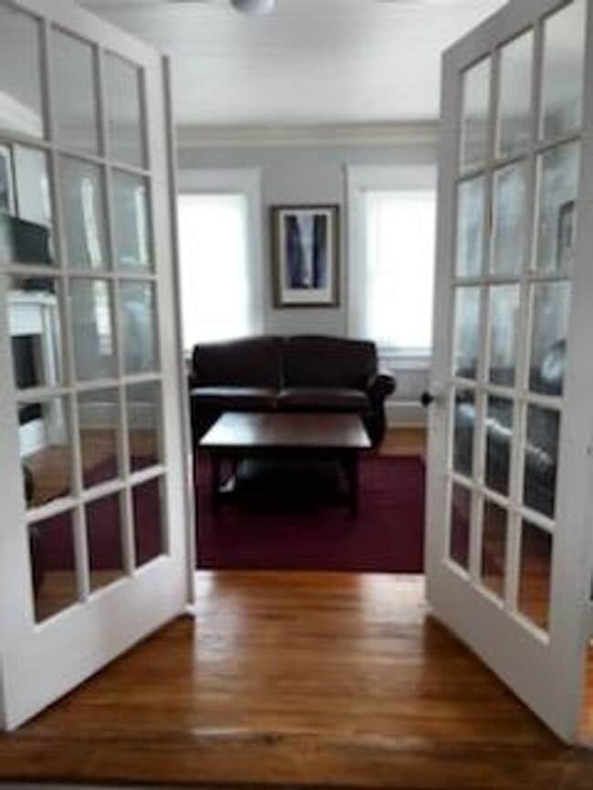 Photo - One Bedroom Furnished Apartment in Downtow...