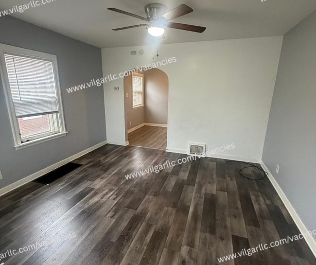 Photo - 511-511 169th St