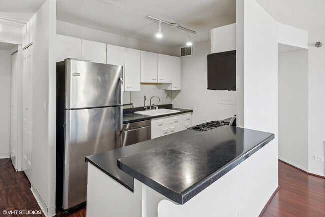 Photo - 1309 N Wells St Unit 1107