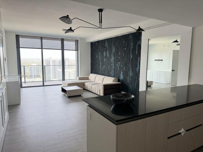 Building Photo - 1000 Brickell Plaza