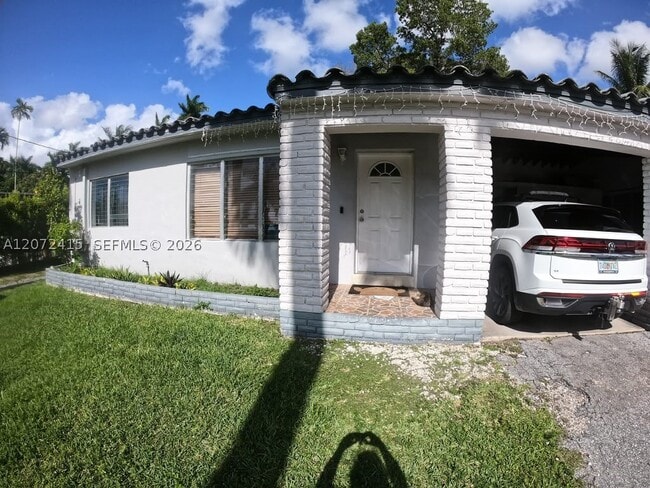 Building Photo - 13330 NE 3rd Ct Unit 1
