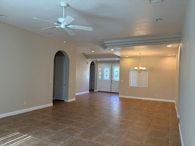 Photo - Large Single Story Cul de Sac Home AVAILABLE!