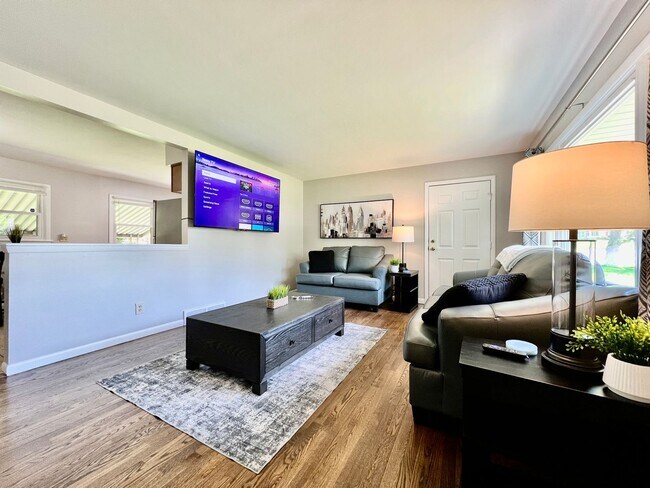 2501 Elmo Pl
