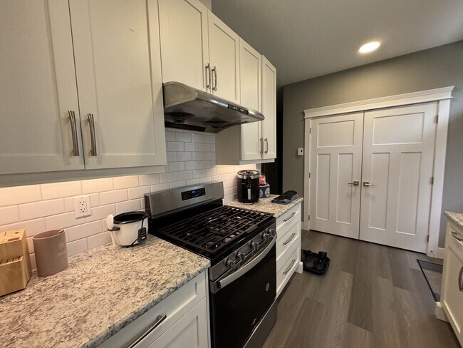 Photo - 643 Lambert Ave Unité 2