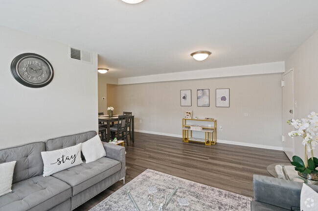 2BR, 1BA - 833SF - Living Room