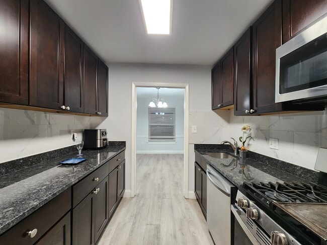 Building Photo - 3851 Saint Barnabas Rd Unit 101