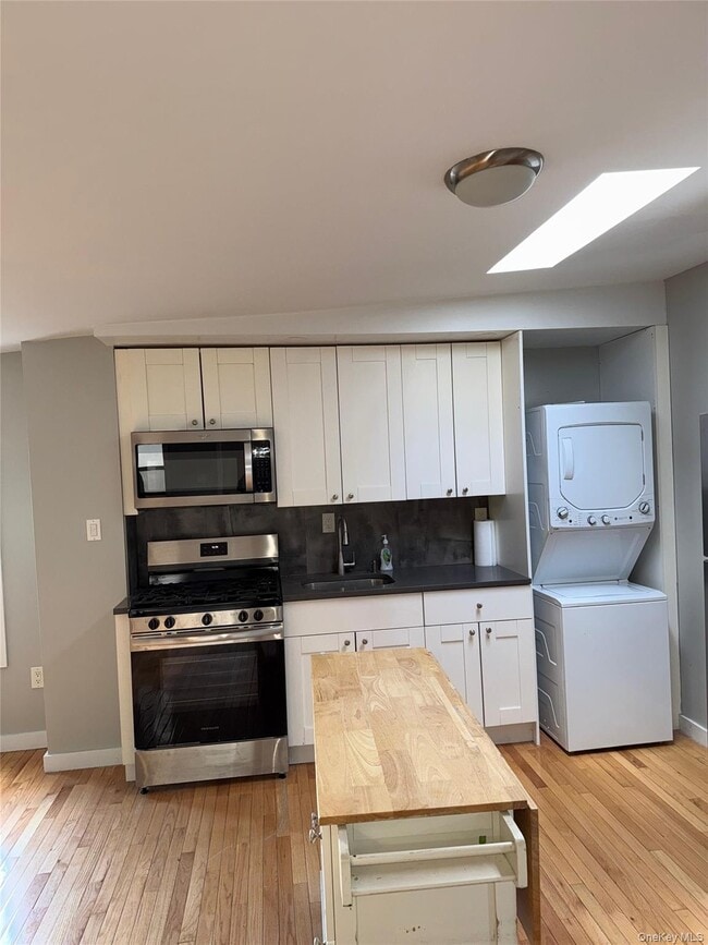 Building Photo - 2414 Snyder Ave Unit 2