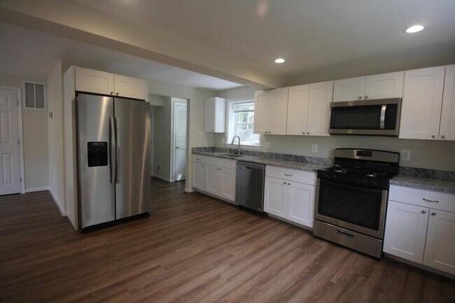 Photo - 10717 Maple St