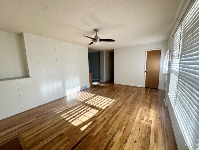 Photo - 740 Golden Hill St