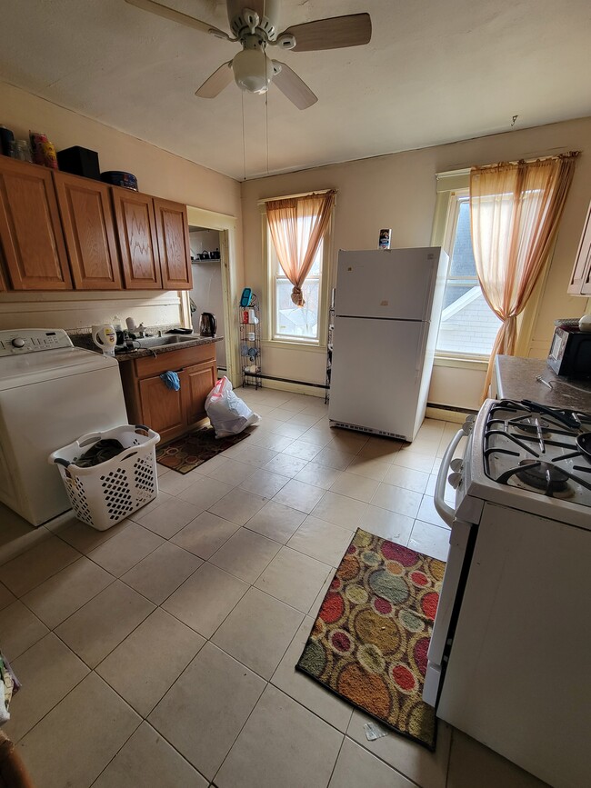Shared Kitchen - 32 Rowe Ave