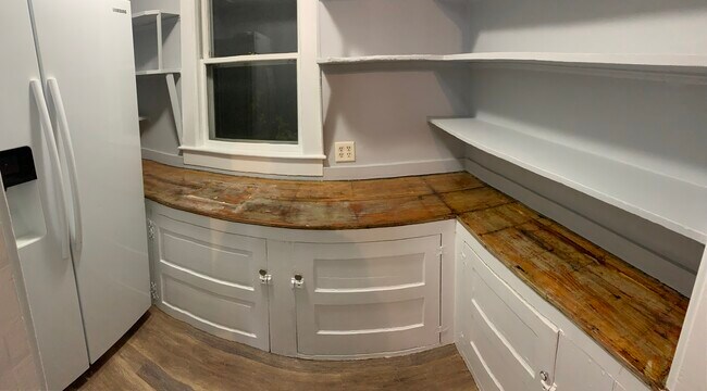 Butlers pantry - 13 Forest Ave