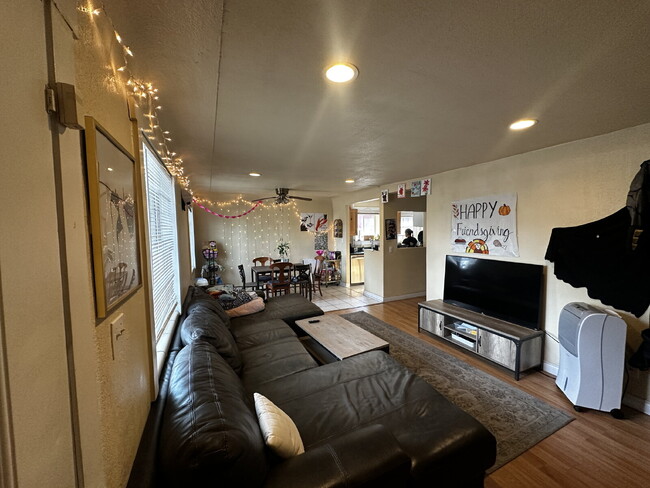 Photo - "Charming 4-Bed, 2-Bath Home in Denver's Vibrant Neighborhood!"