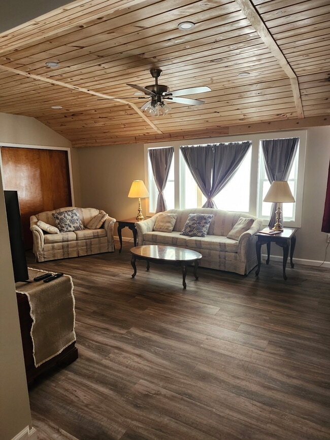 Vista desde la habitación sur que permite el acceso a la bodega. - 8152 Wilson Karr Rd Unidad 1