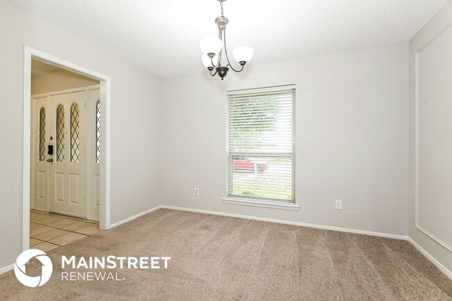 Photo - 608 Robinlynn St