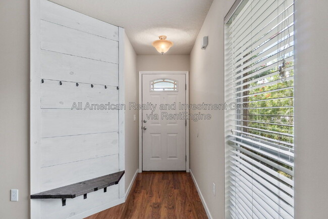 Photo - 2271 Lewis St