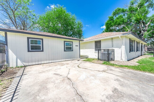 Photo - 4356 Phlox St