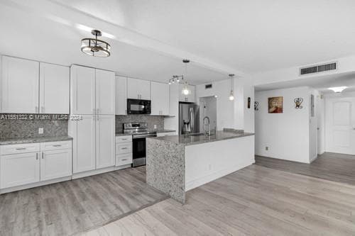 Building Photo - 2 bedroom in Hollywood FL 33021 Rental