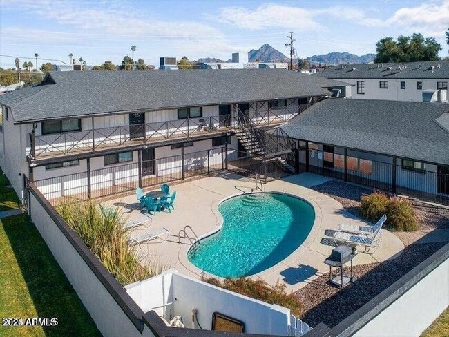 Building Photo - 502 E Mariposa St Unit 106