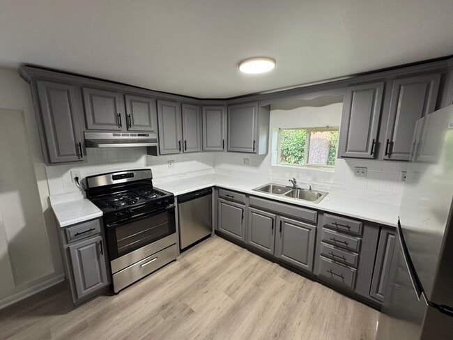 Building Photo - 3bed 2 full bath in North Kansas City, MO Rental