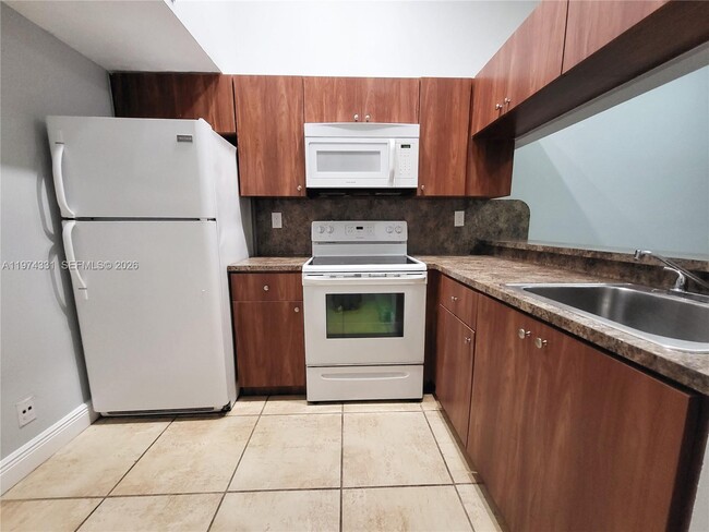 Building Photo - 13907 SW 93rd Ln Unit 13907