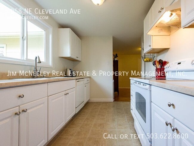 Photo - 4058 NE Cleveland Ave