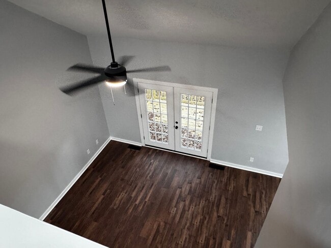 Photo - Modern 3BR / 2.5BA Home with Granite Kitchen, Loft and Storage