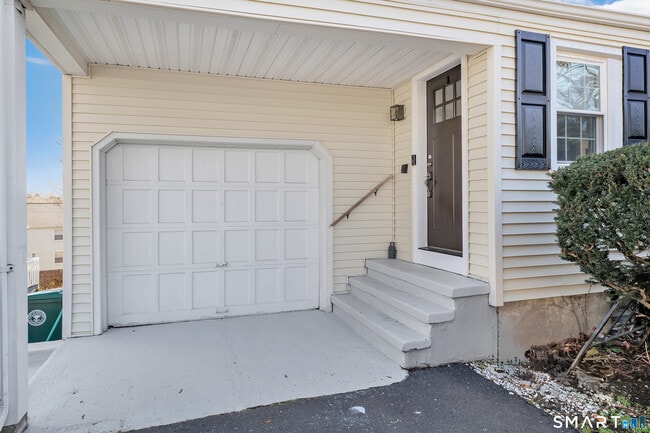 Photo - 124 Stiles St