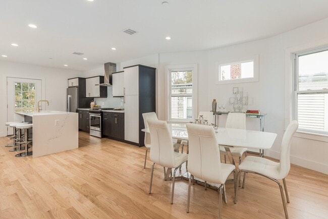 Photo - 112 King St Condo Unit 1